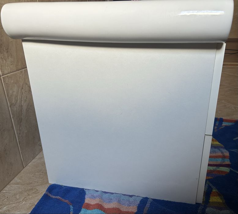 Umuwalka 60 cm z szafka wiszaca