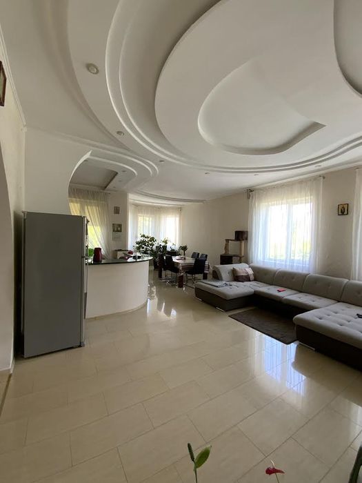 Продаю 2- х этажный  добротный  хозяйский дом на Большом Фонтане.