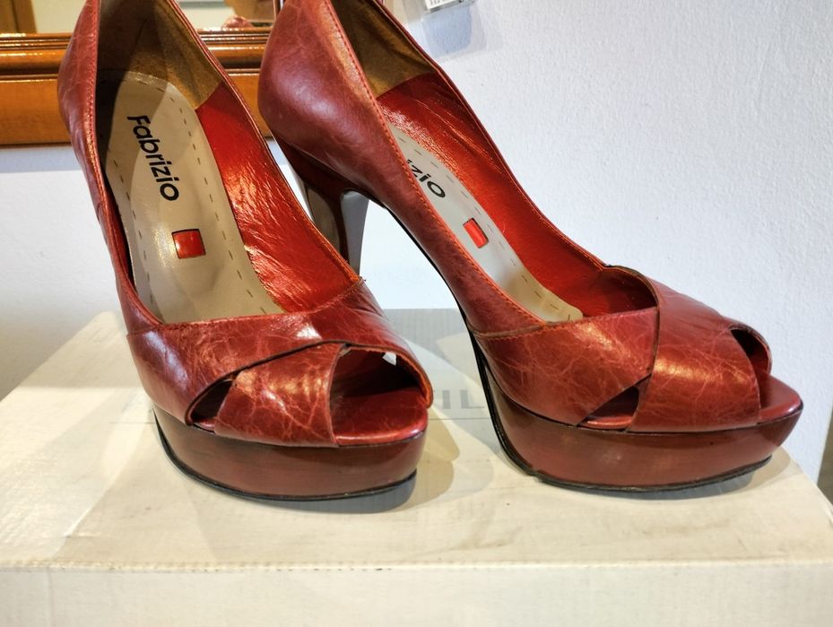 Sprzedam szpilki rozm 35 skórzane stan idealny