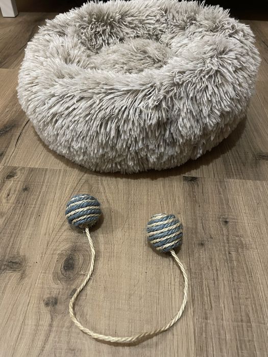 Cama para gato ou cão e brinquedo