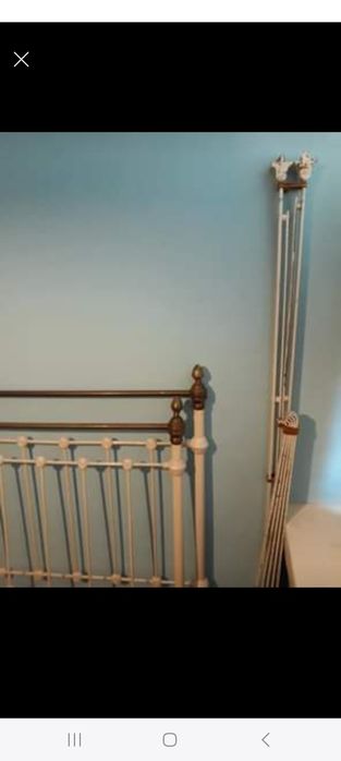 Cama de casal em ferro antiga