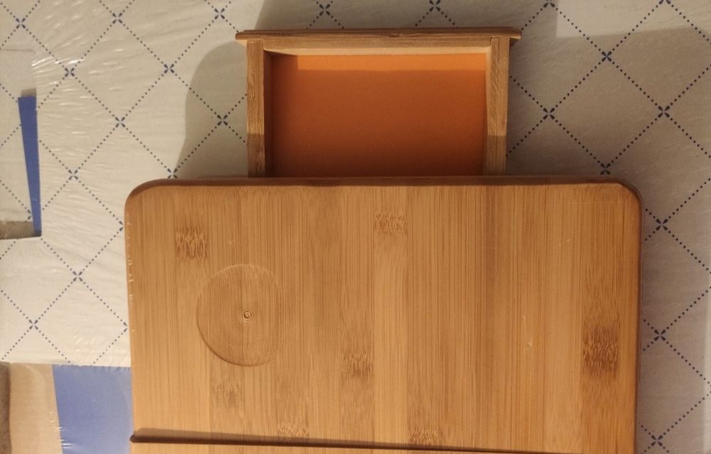 Bambusowy stolik pod laptopa
