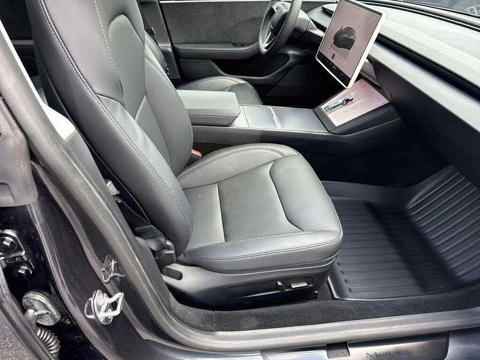 Tesla Model 3 Long Range      2025