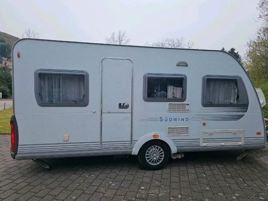 Przyczepa kempingowa Knaus Sudwind Premium Line 450 z Niemiec