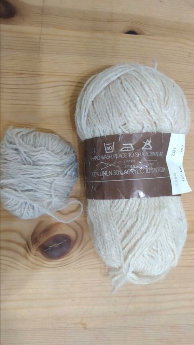 Włóczka motek, jasny beż, skład: len 60% + akryl 30% + nylon 10%