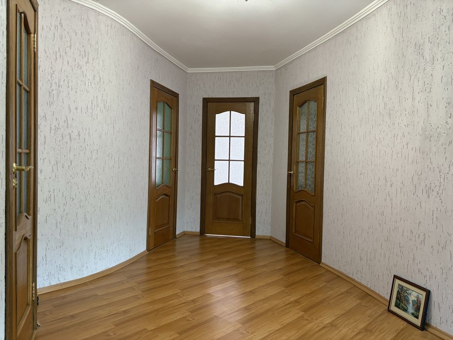 Будинок з ремонтом та бомбосховищем!