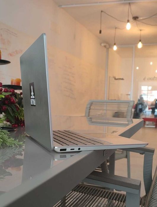 Laptop Windows Surface Go (Ecrã Touch)