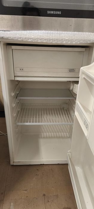 Продам холодильник малий polar