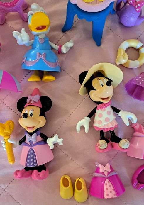 Minnie e Margarida com acessórios