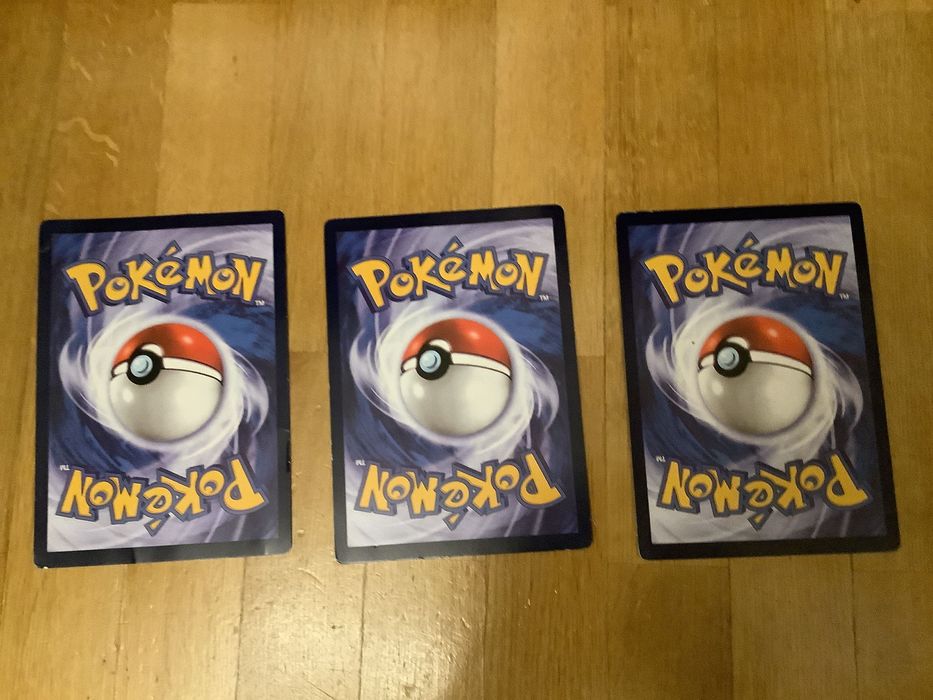 3 duże karty pokemon