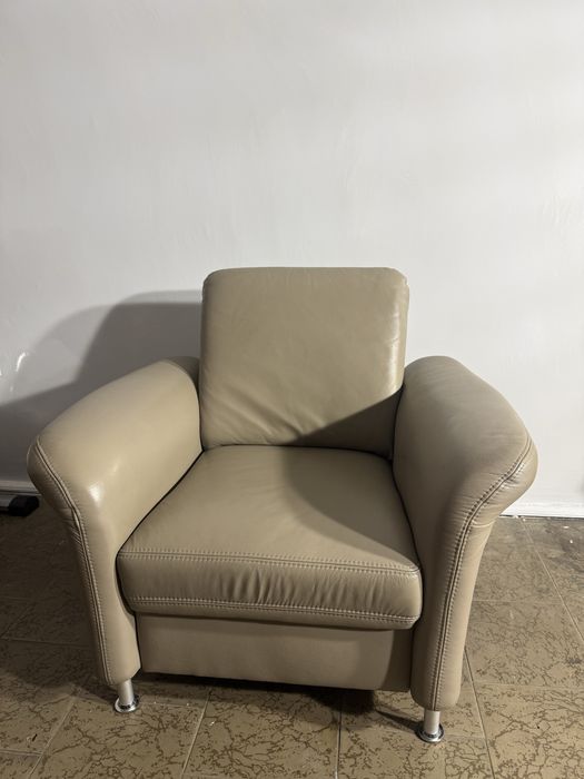 Bardzo wygodny skórzany fotel .