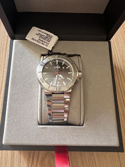 Oris Aquis Date 300 m