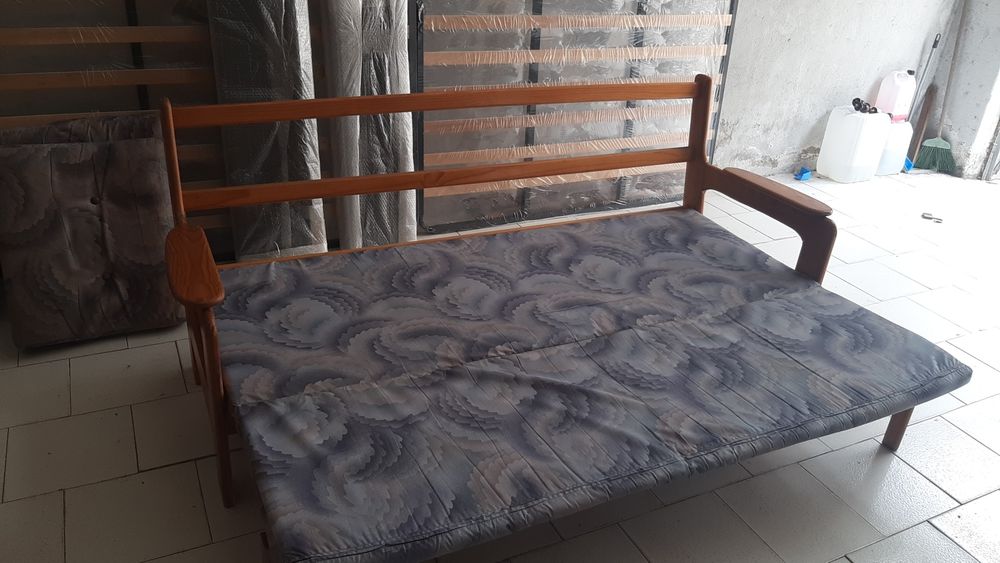 Sofá  cama  e movel preto