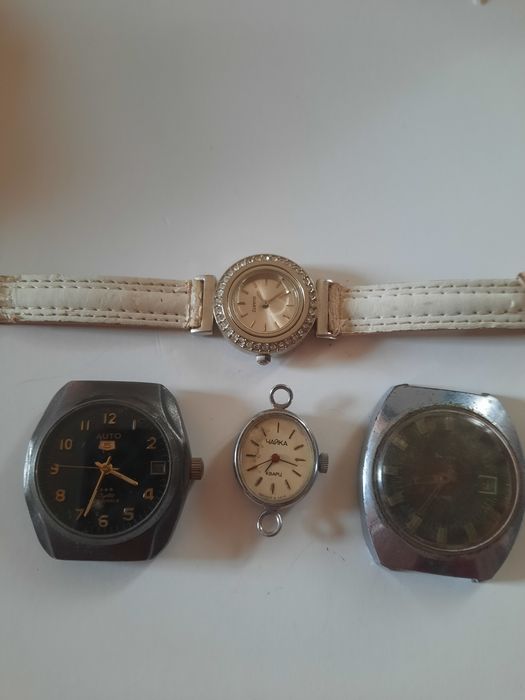 Продам старые ручные часы.