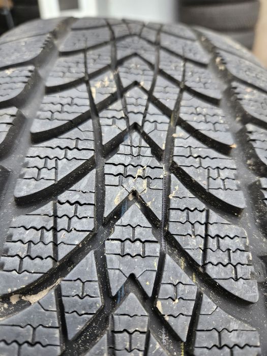 Opony Dunlop 215.55.18 95H