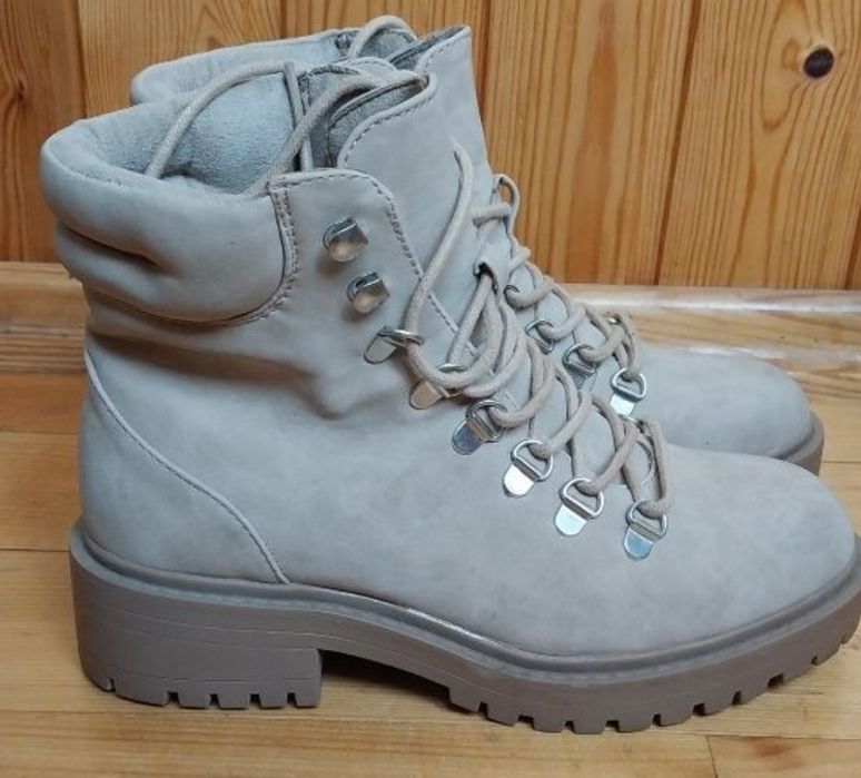 Продам женские демисезонные ботинки  в новом состоянии  Primark