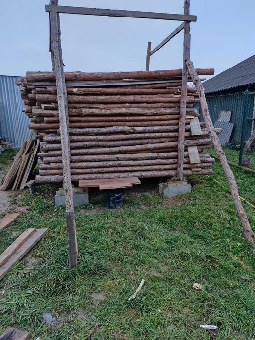 Stemple budowlane i deski szalunkowe