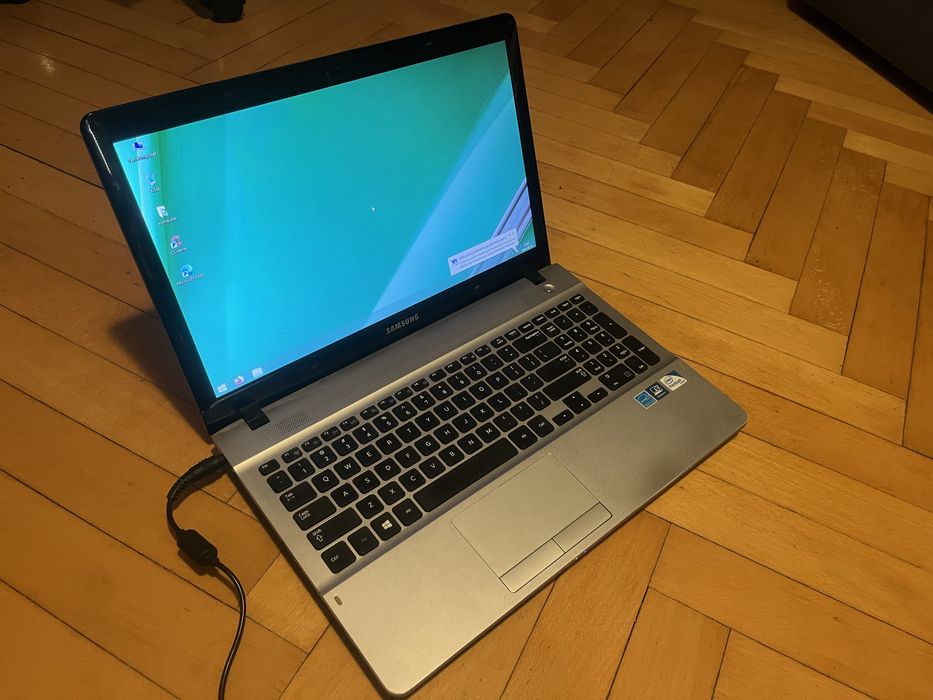 Laptop Samsung NP270E5E 15,6” / i3 / 4GB / 500GB /  DVD / Bluetooth