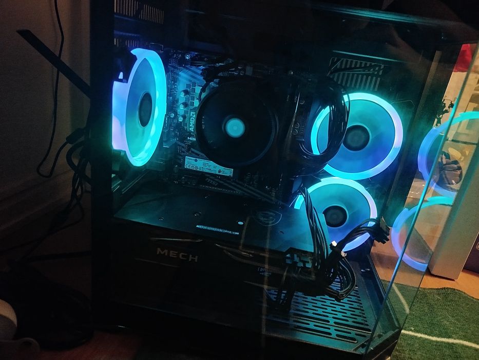 Torre gaming/gamer em ótimo estado