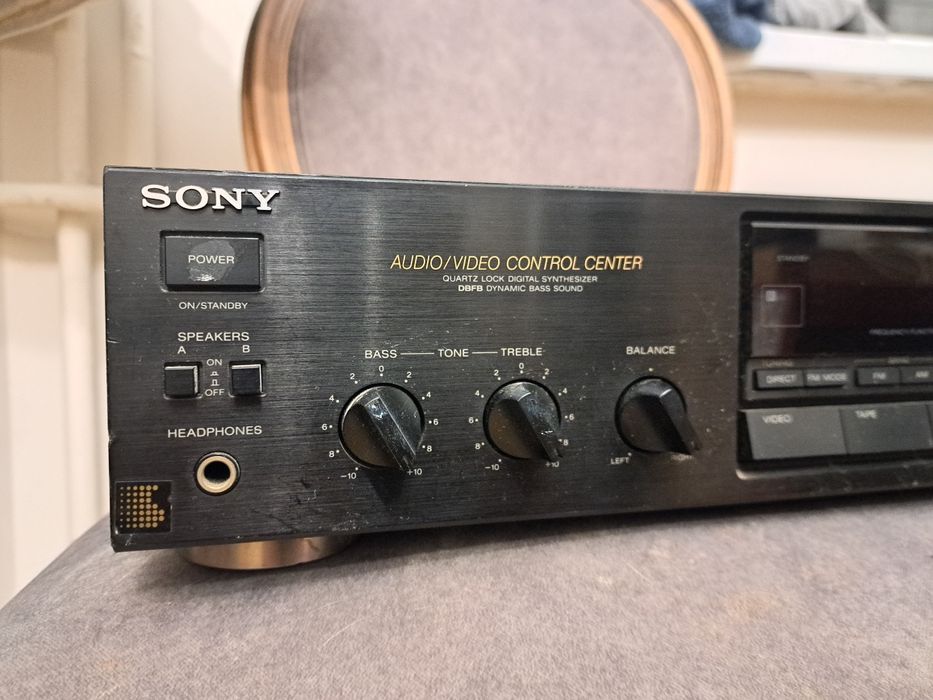 Amplituner Sony STR-AV320
Jest to centrum sterowania audio/wideo (Audi