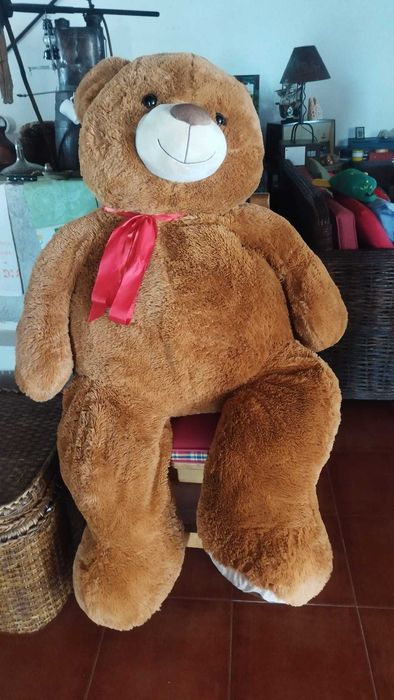 Urso gigante de peluche