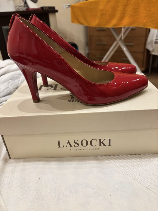 LASOCKI Skórzane lakierowane szpilki rozmiar 38