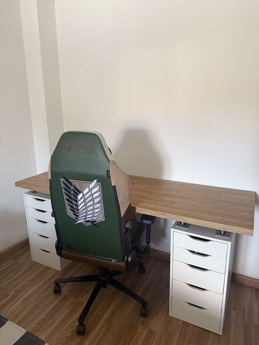 Cadeira Gaming - Secret Lab (Attack On Titan)