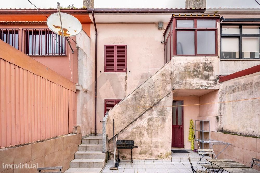 Arrendamento — Moradia T3+1 mobilada e com grande terraço no Jardim Mo