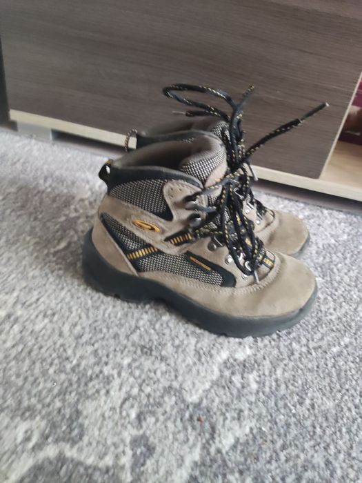 Продам зимние ботинки 32 размер