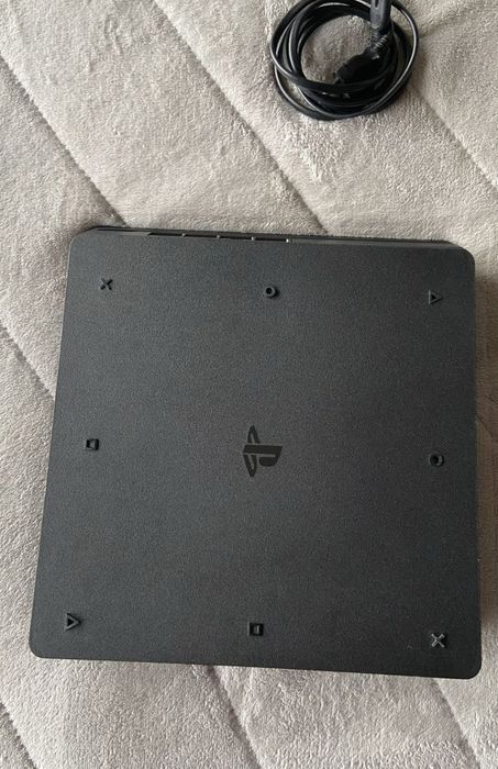 Playstation 4 com 3 jogos
