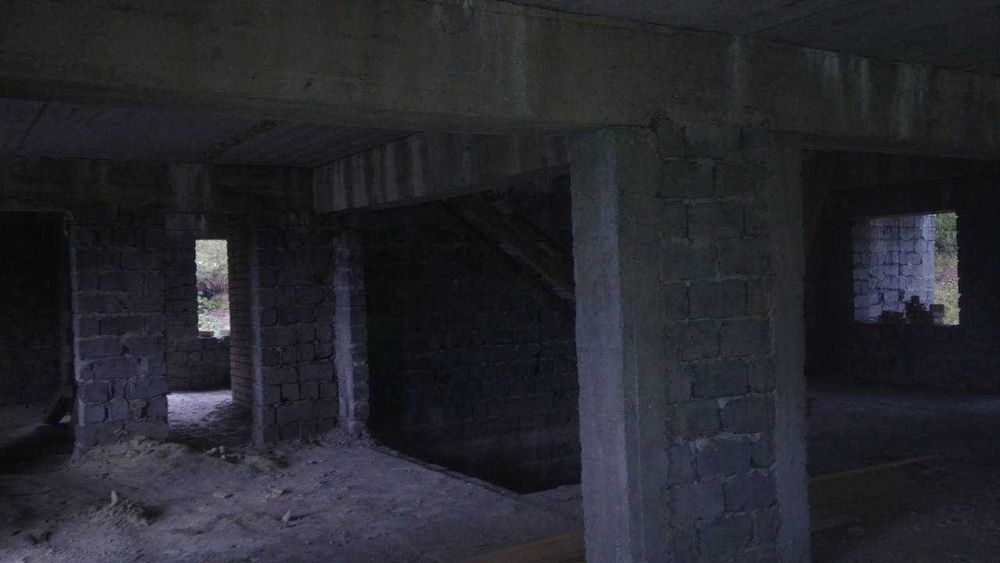 Незавершене будівництвопід готель, гори Вишків