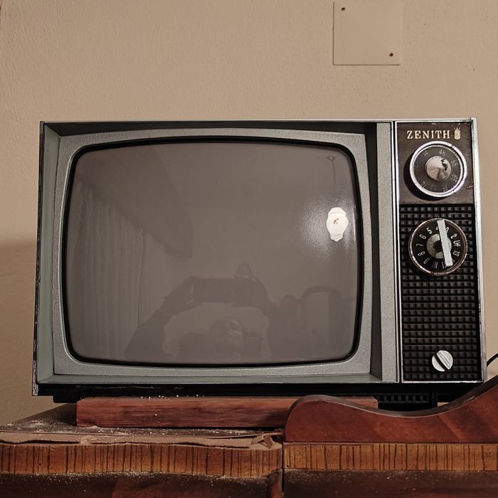 Televisor Zenith antigo