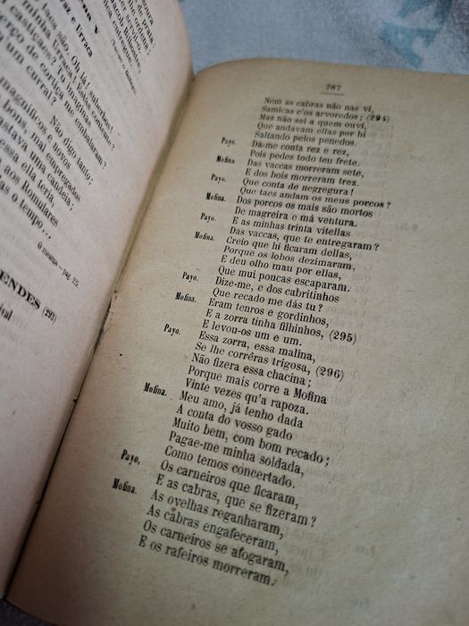 Livro português de poesia editado em 1881