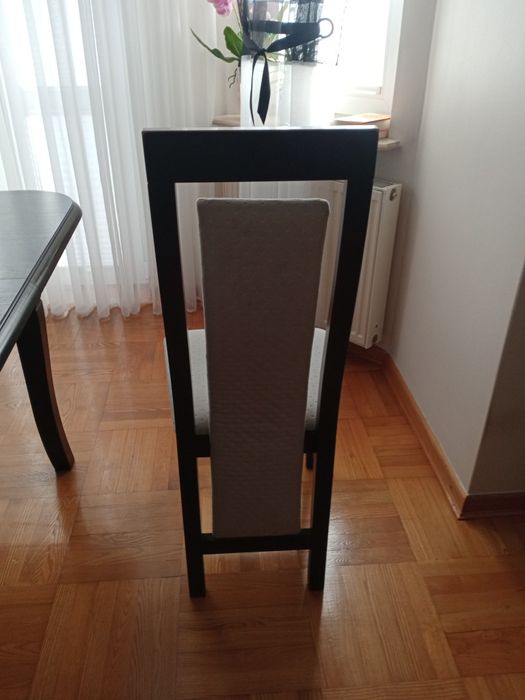 Sprzedam stół rozkładany z krzesłami