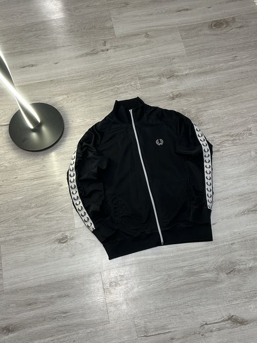 Зіпка Fred Perry з лампасами