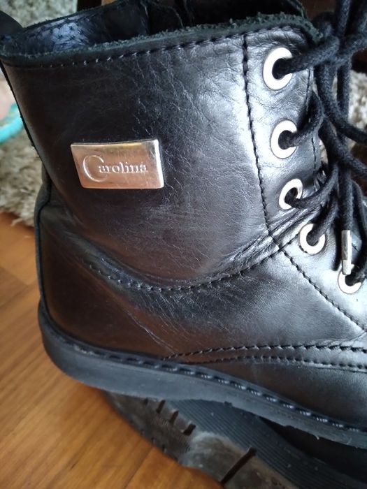 Botas em pele pretas