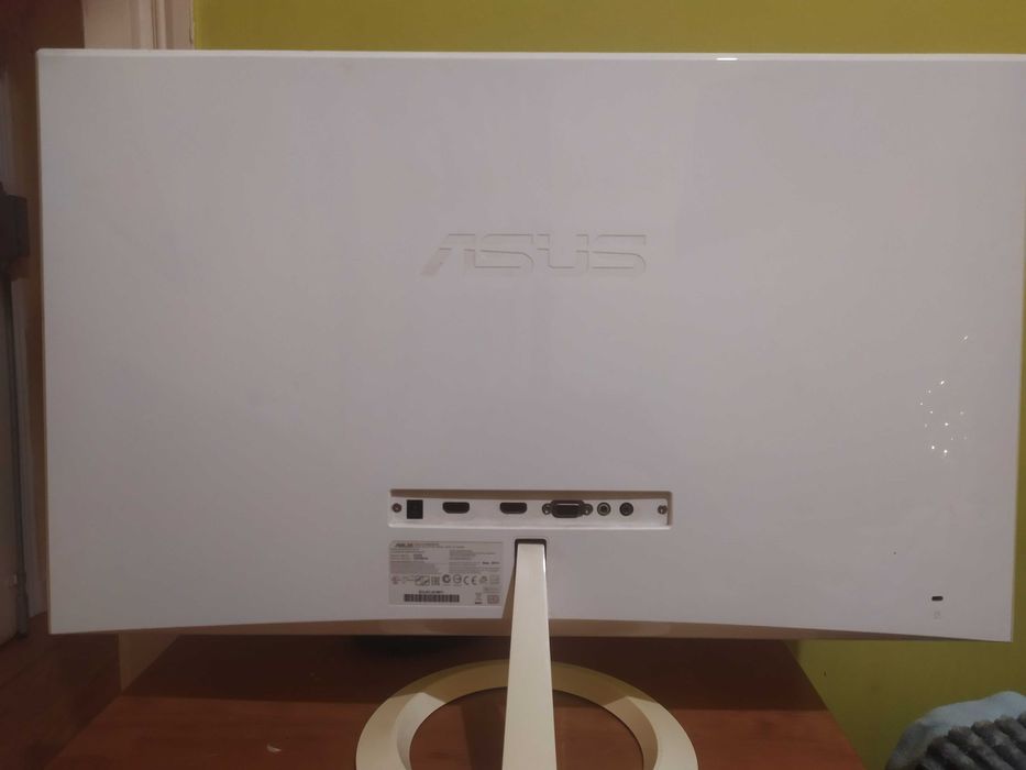 Monitor ASUS em perfeitas condições de funcionamento, em bom estado.