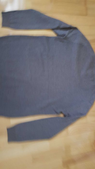 Sweter w serek Reserved