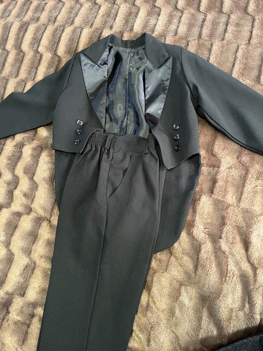 Смокінг костюм для хлопчика 2-4 рочки розмір 110