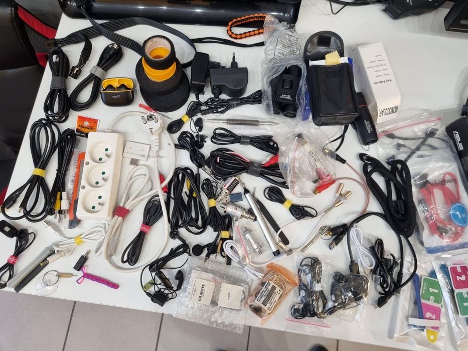 Wyprzedaż szuflady, gadżety, przewody, akcesoria GSM, elektronika,