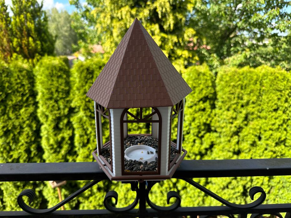 Karmnik dla ptaków na balkon / słupek / do ściany