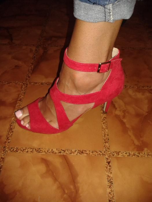 nowe czerwone buty Reserved roz.38