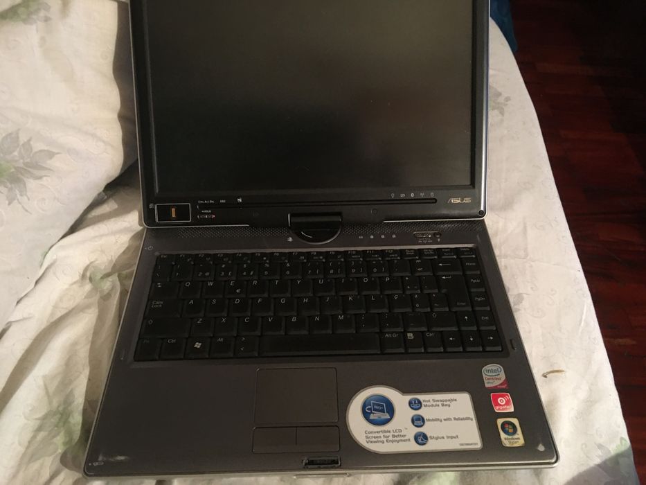 Portatail asus a trabalhar
