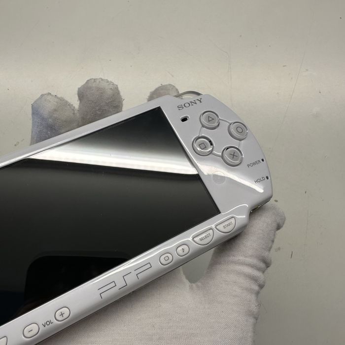 Psp-2004 + charger cable + box