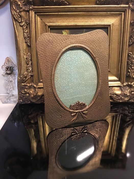 Moldura antiga em latão