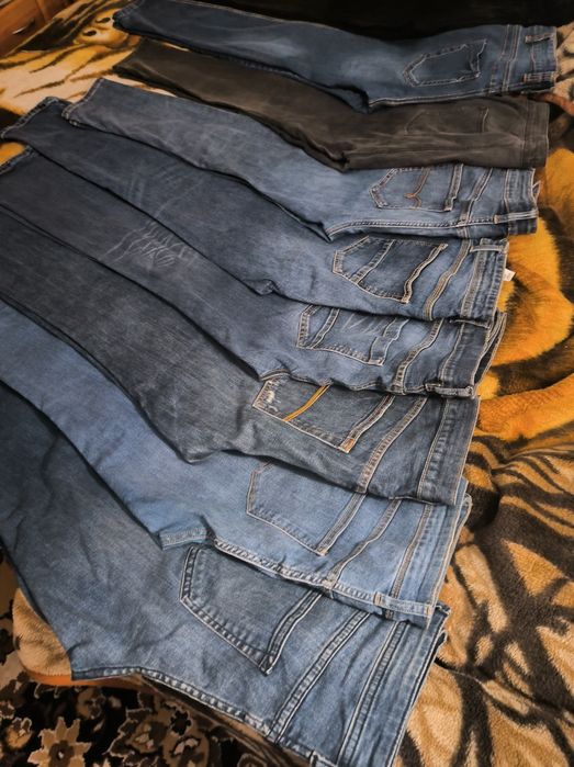 Бриджі джинси( п'ятнадцять пар),шорти в гарному стані