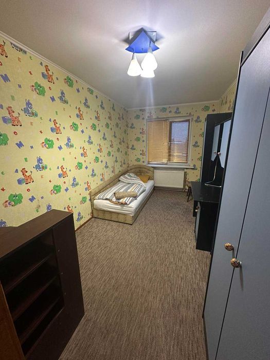 Продаж трикімнатної квартири з автономкою