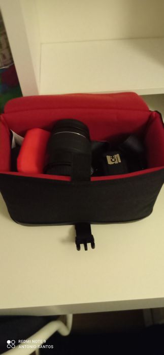 Câmera Canon EOS 2000D