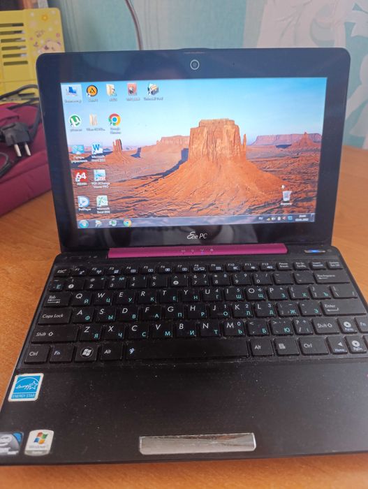 Продається б/у рожевий ноутбук Asus