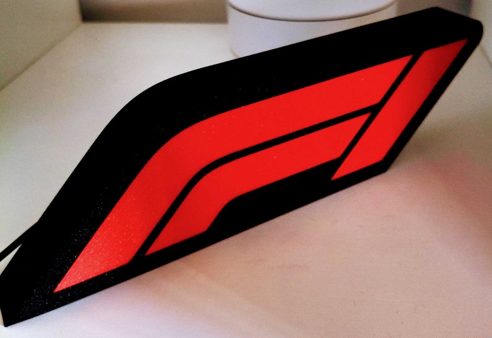 Candeeiro Formula 1 com tomada e ligação USB Luminaria